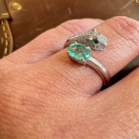Emerald Panther Head Ring in Sterling Silver - Picture 3 of 9